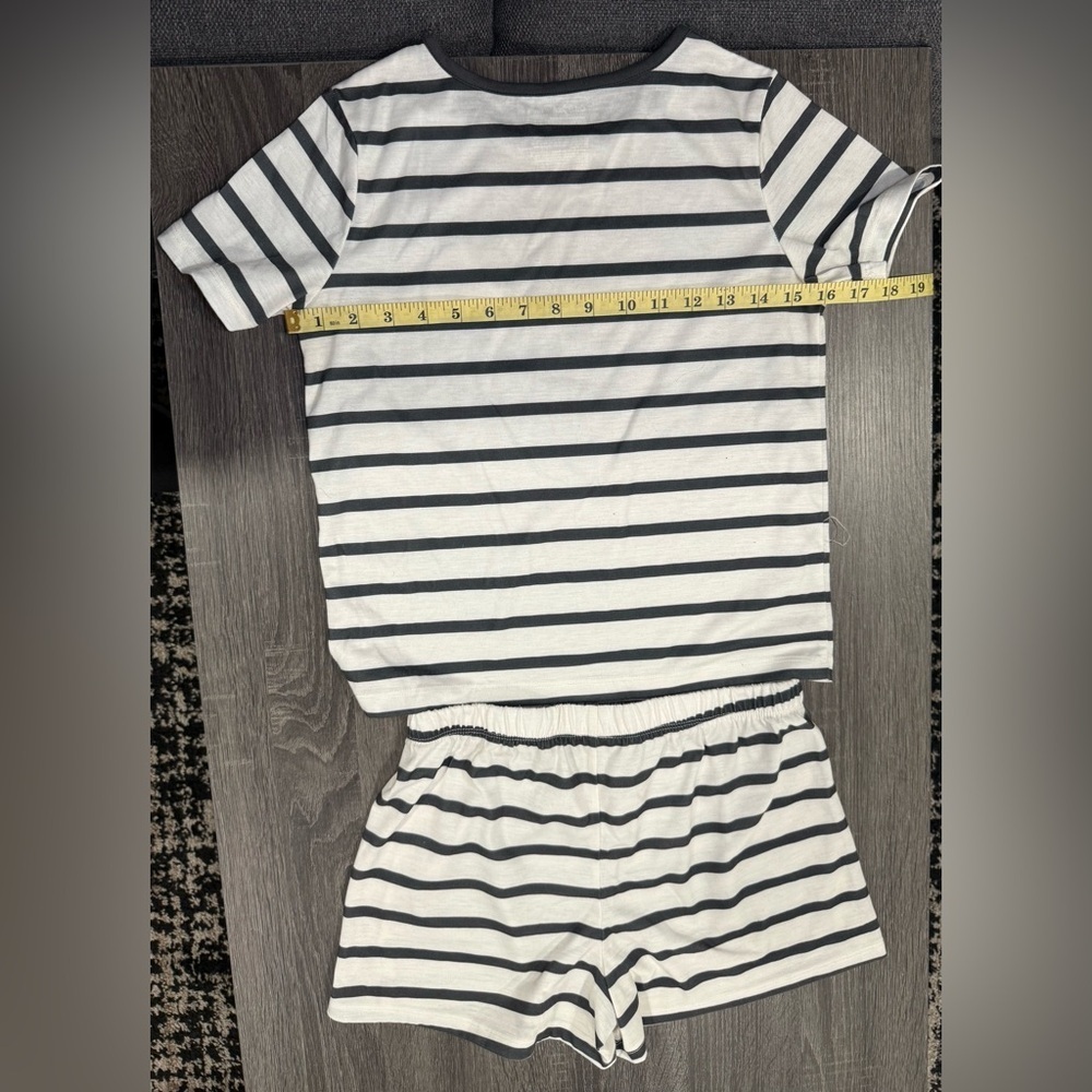 Cat & Jack Black and White Striped Kids Pajama Set - Picture 4 of 8